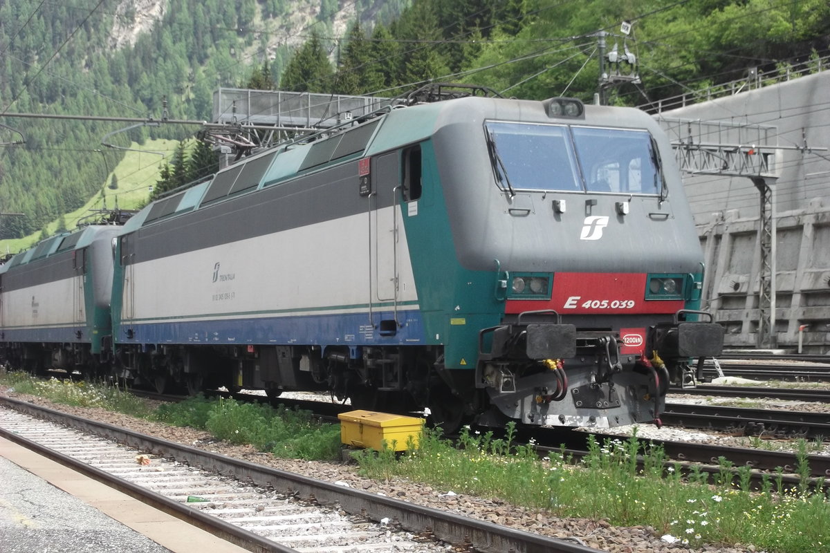 Am 4 Juni 2015 steht FS E 405 039 in Brennero abgestellt.