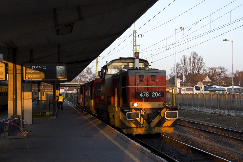 Am 4. März 2023 hat 478 204 den Sz 39553 aus Bakonyszentlászló nach Győr gebracht und wartet nun auf weitere Aufgaben.
