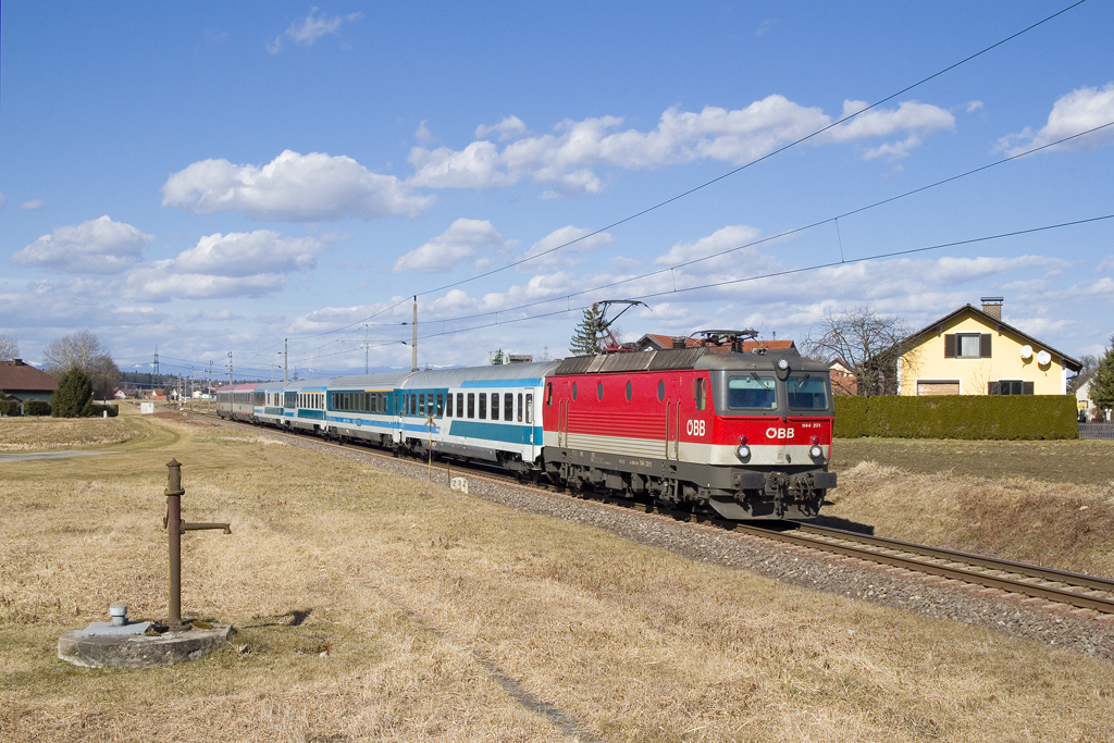 Am 4. März war der EC 151  Emona  am österreichischen Streckenabschnitt mit der optisch vorbildlich gepflegten 1144 201 bespannt und hatte unter anderem einem ABeelmt und einen ABeelm anstatt der für diesen Zug sonst so charakteristischen Beelm im Zugverband und konnte bei Neudorf ob Wildon festgehalten werden. 