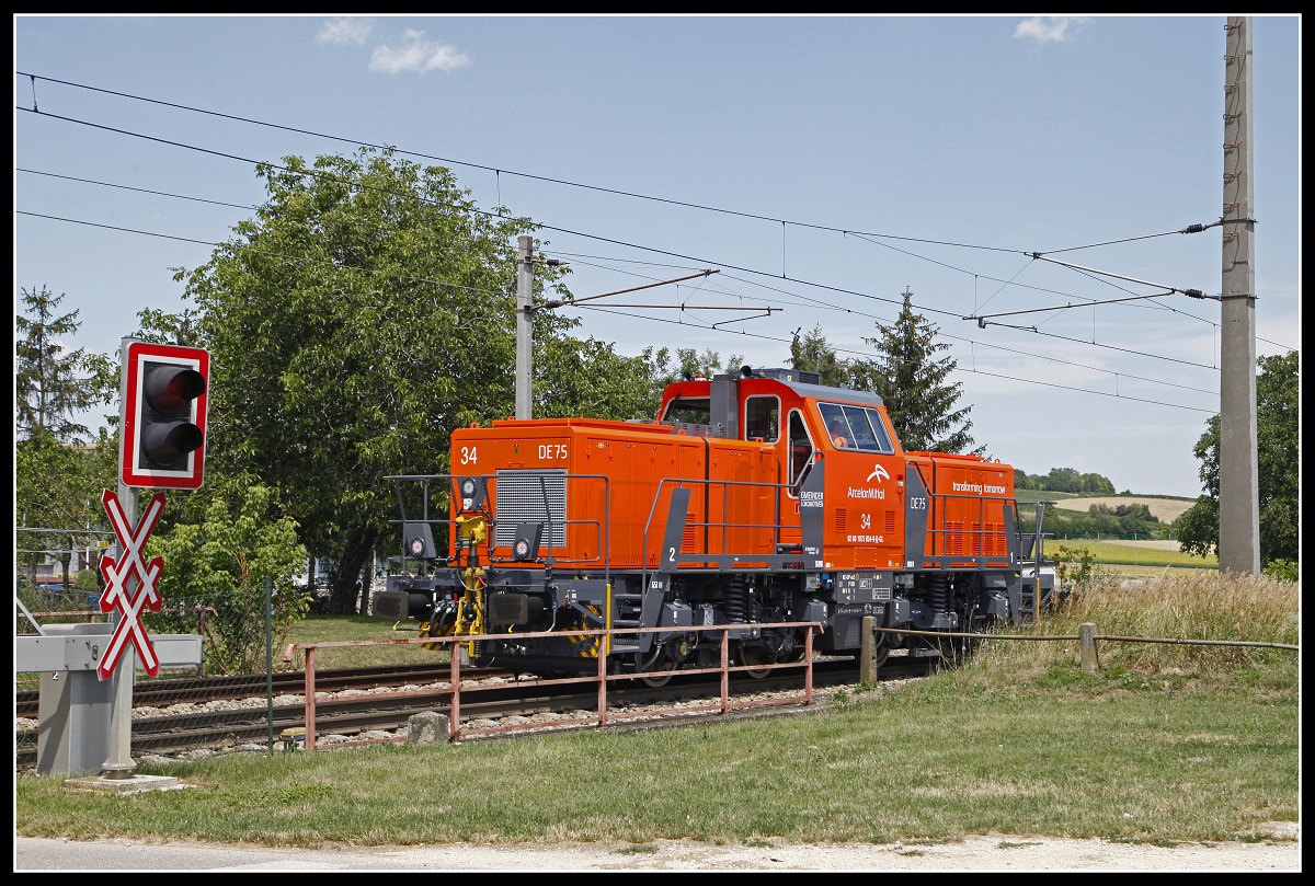 Am 4.07.2018 wurden mit der Gmeinder - Lok DE75 Probefahrten auf der Nordbahn durchgeführt, hier zu sehen bei Jedenspeigen.