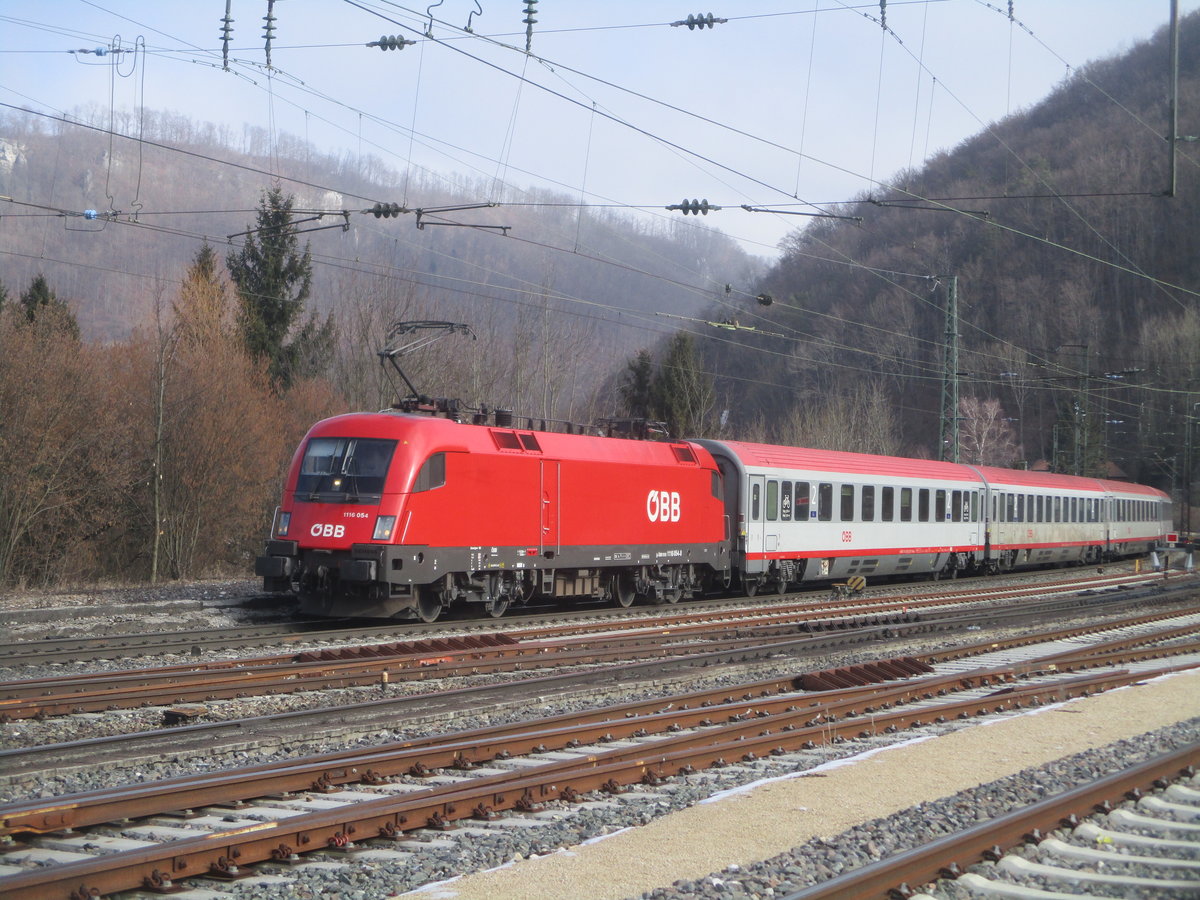 1116 1686 mit dem IC 188/RE 50188 (Zürich HB/Singen(Htw)Stuttgart Hbf