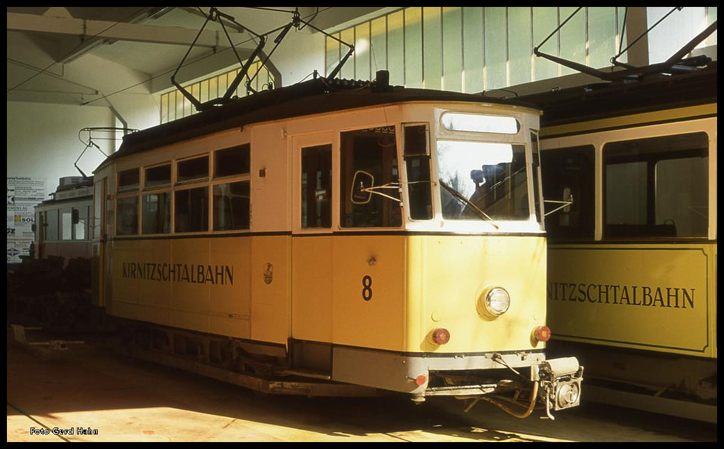 Am 4.5.1995 stand der alte TW 8 der Kirnitzschtalbahn im Depot in Bad Schandau.