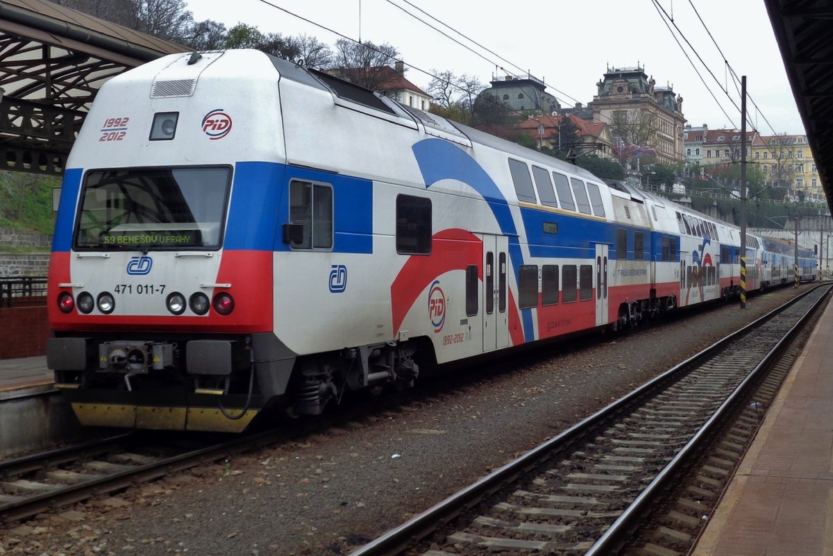 Am 5 April 2017 wirbt CD 471 011 für das PID-Ticket, womit mann für umgerechnet 6 Euro alle öffentliche Nahverkehrsmitteln innerhalb die Prager Stadtzone gebrauchen kann.