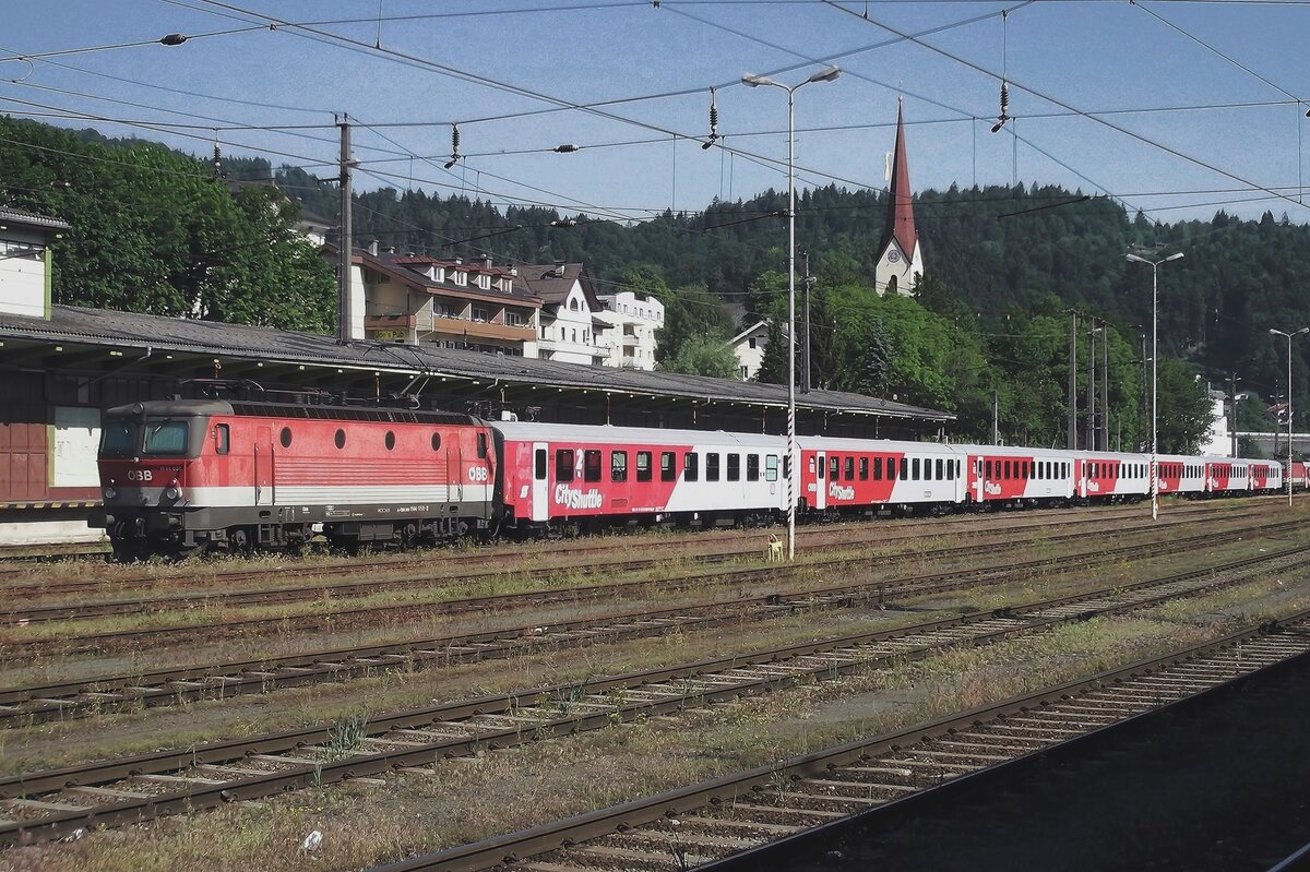 Am 5 Juni 2015 steht 1144 050 in Kufstein abgestellt.