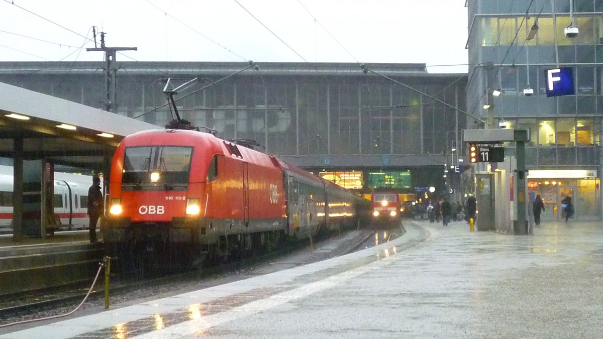 Am 5.1.12 fuhr ich über München nach Hause. Dort schiffte es gerade ganz schön, wenige Minuten bevor 1116 112 den Münchener Hauptbahnhof verließ.
