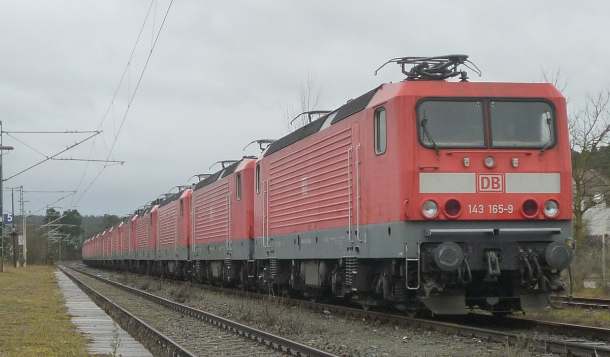 Am 5.1.12 ging ich nach Roth um die Schrottreihe der 143er zu fotografieren. 
Die Schrottreihe bestand aus 143 165, 636, 152, 938, 024, 866, 160, 341, 172, 240 und 961. 