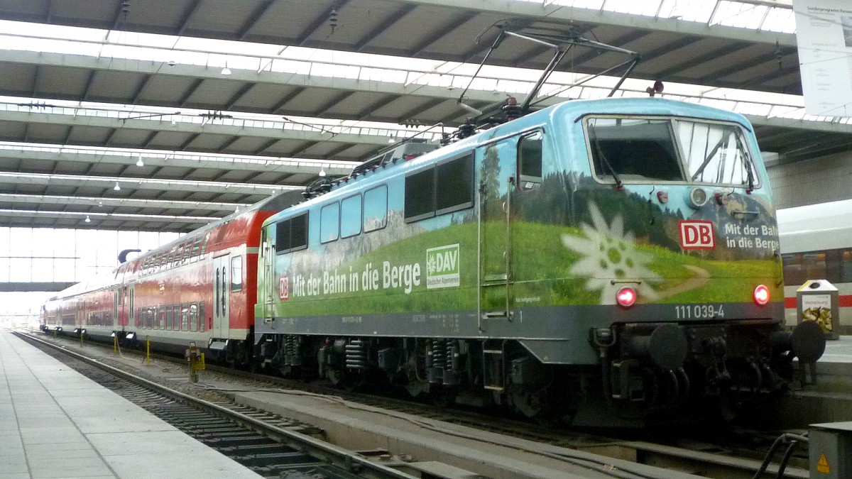 Am 5.1.12 stand die 111 039 als Schublok für einen RE nach Treuchtlingen bereit. 
Aufgenommen im Münchener Hauptbahnhof. 