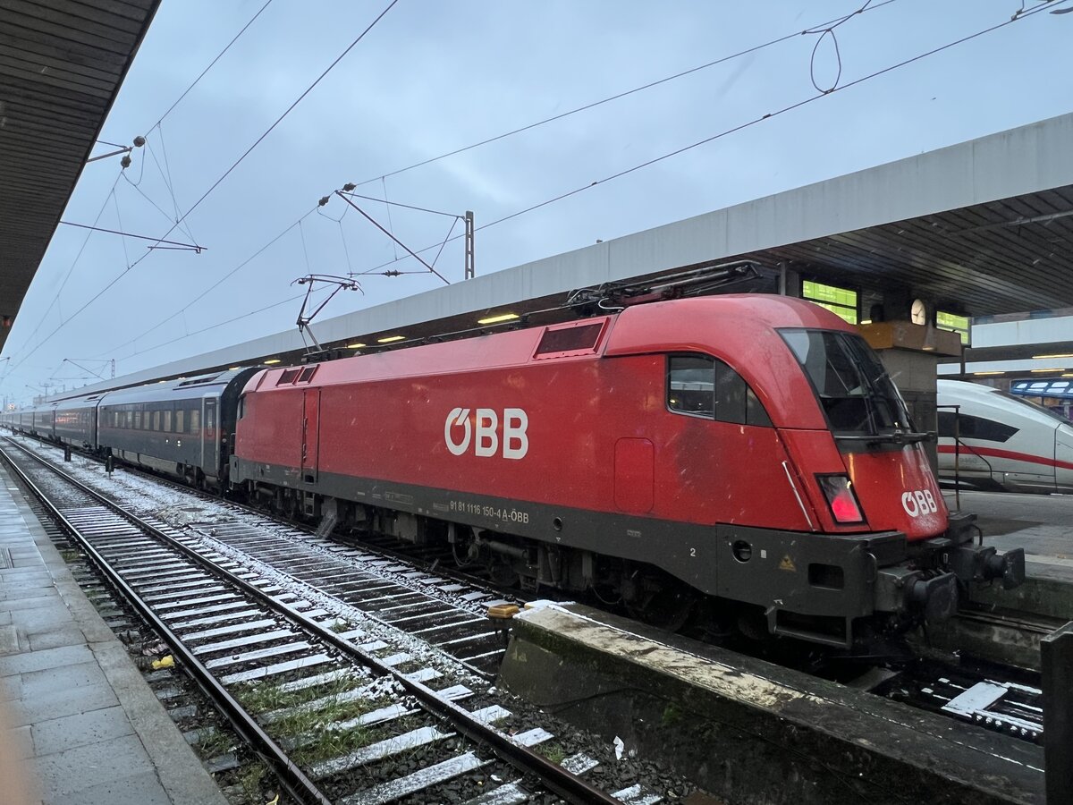 Am 5.1.2024 wartet eine (damals erst seit kurzem im Planbetrieb verkehrende neue) NJ-Garnitur in Hamburg Altona. In der Nacht darauf verendet die Garnitur auf ihrem Weg nach Wien bereits in Hamburg Harburg. Da ich selbst betroffen war kann ich ein Video dazu verlinken: https://youtu.be/_MCtFzxucps?si=AWKWeWv0NrEdQTv-