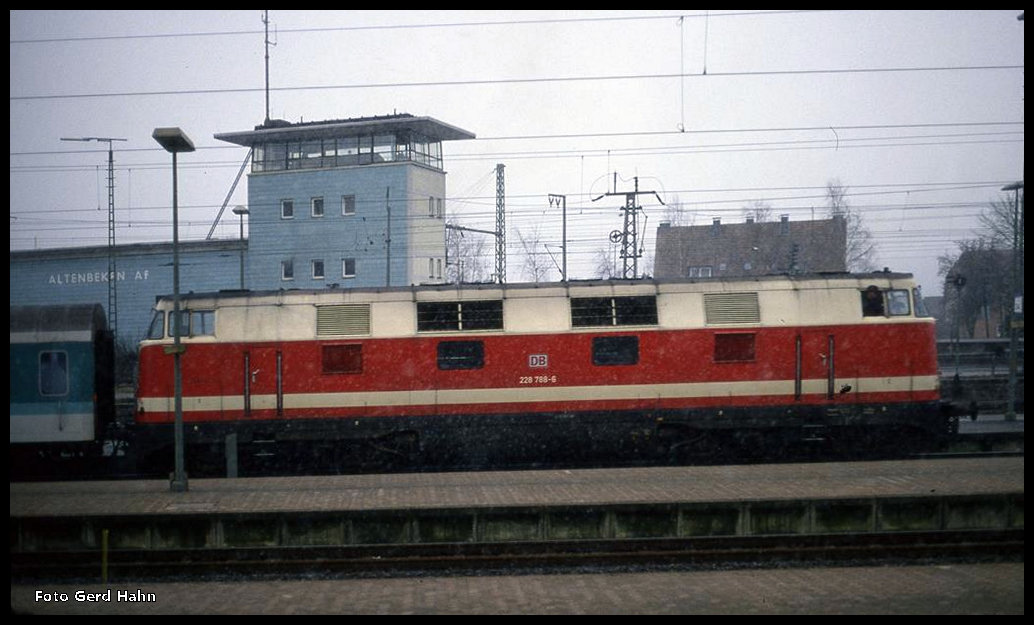 Am 5.3.1995 kam um 16.30 Uhr 228708 mit einem Personenzug aus Nordhausen in Altenbeken an. Der Zug endete dort!