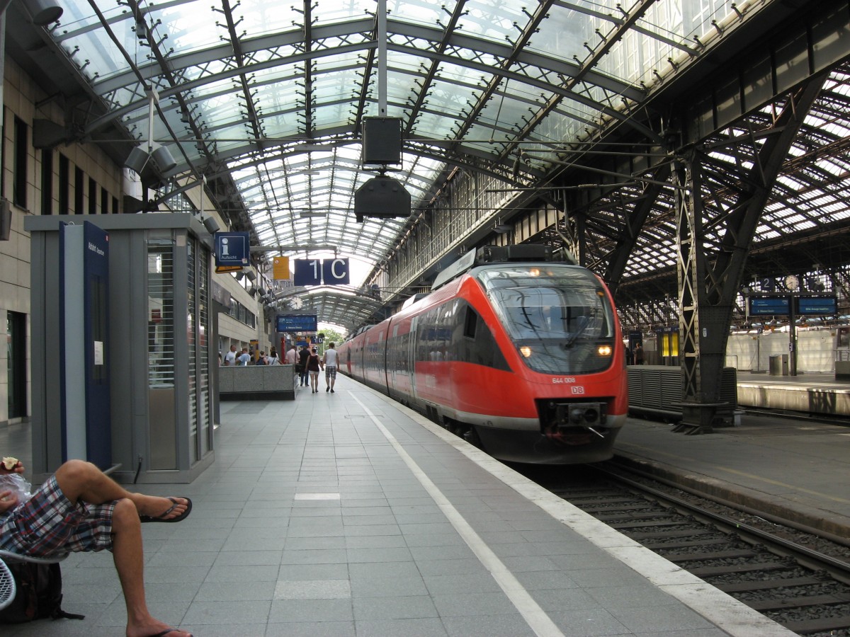 Am 5.8.13 konnte 644 008 mit einem Zug aus Richtung Eifel in Kln Hbf fotografiert werden.