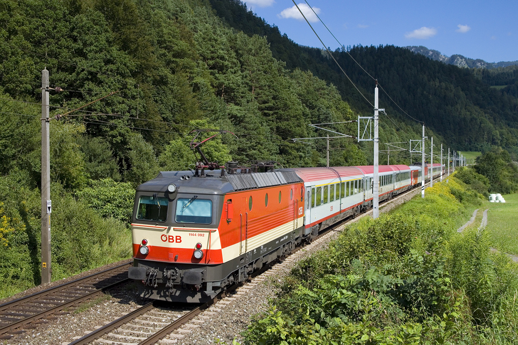 Am 6. August 2016 war die 1144 092 mit dem IC 610 unterwegs und konnte bei Pernegg festgehalten werden.