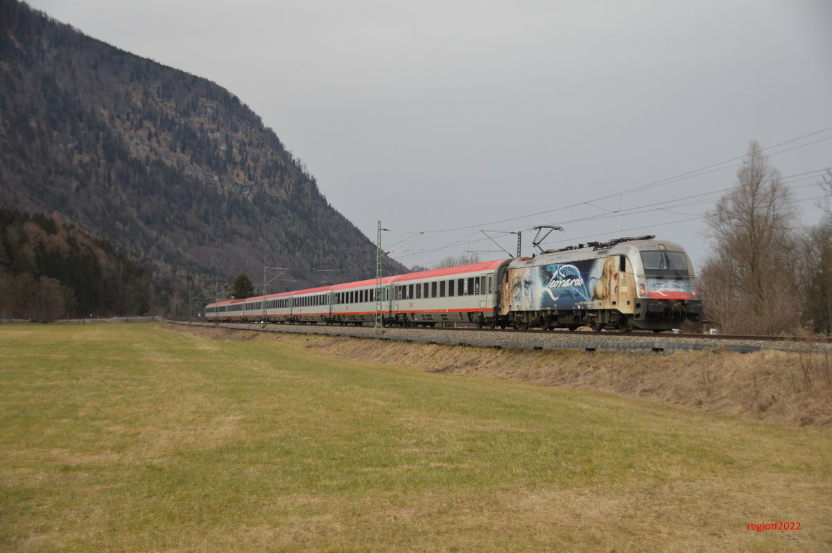 Am 6. Februar 2021 machte sich der EC 89 von München Hbf auf den Wag nach Verona. In Niederaudorf konnte ich ein Bild von ihm mit der 1216 019 machen.