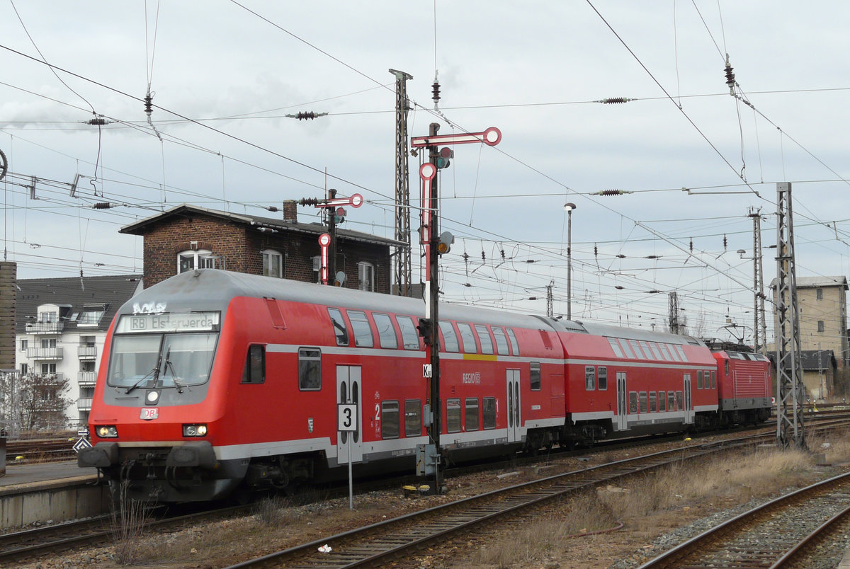 Am 6. März 2008, Chemnitz, eine RB aus Elsterwerda fährt in den Hauptbahnhof ein.