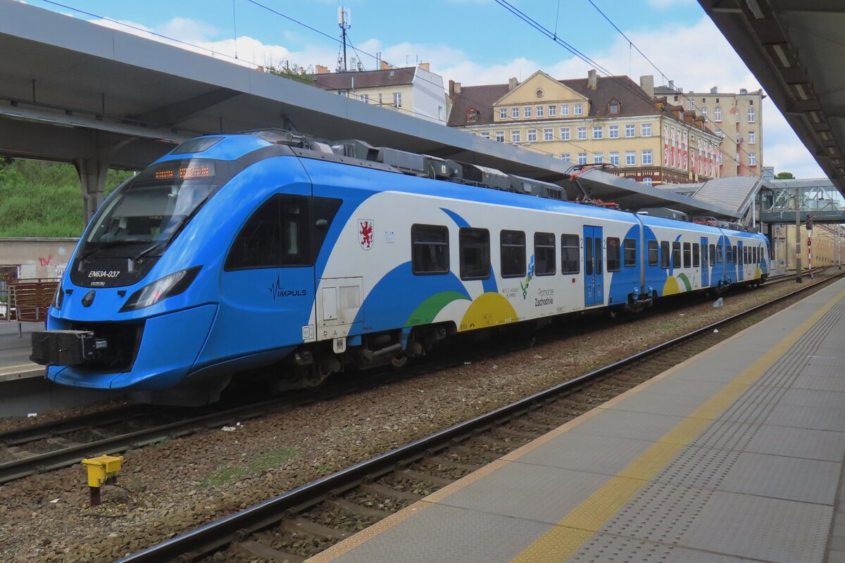Am 6 Mai 2024 wartet EN63A-037 auf die Weiterfahrt in Szczecin.