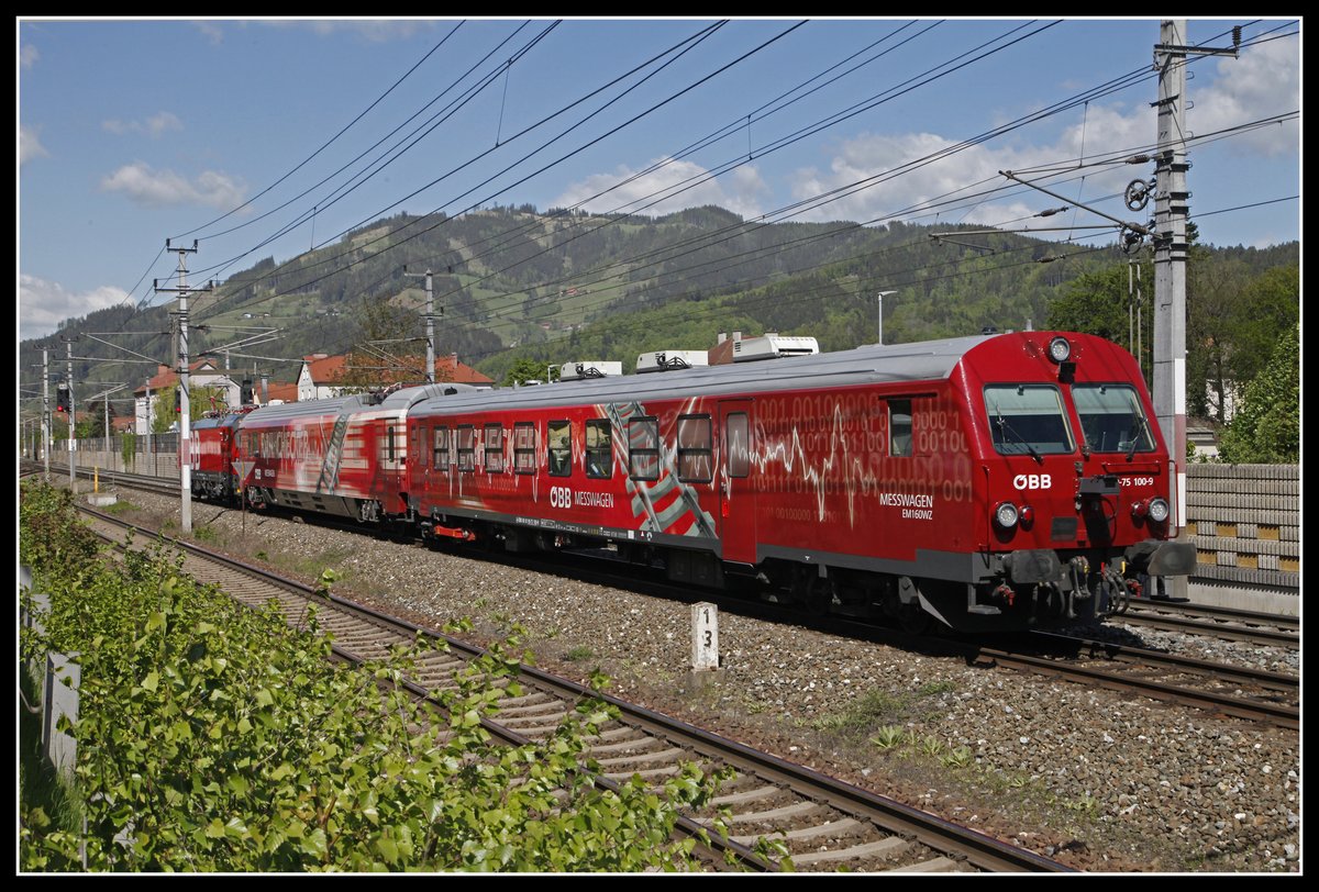 Am 6.05.2020 ist der Railchecker ( = Oberbaumeßzug der ÖBB) bei Bruck/Mur unterwegs.