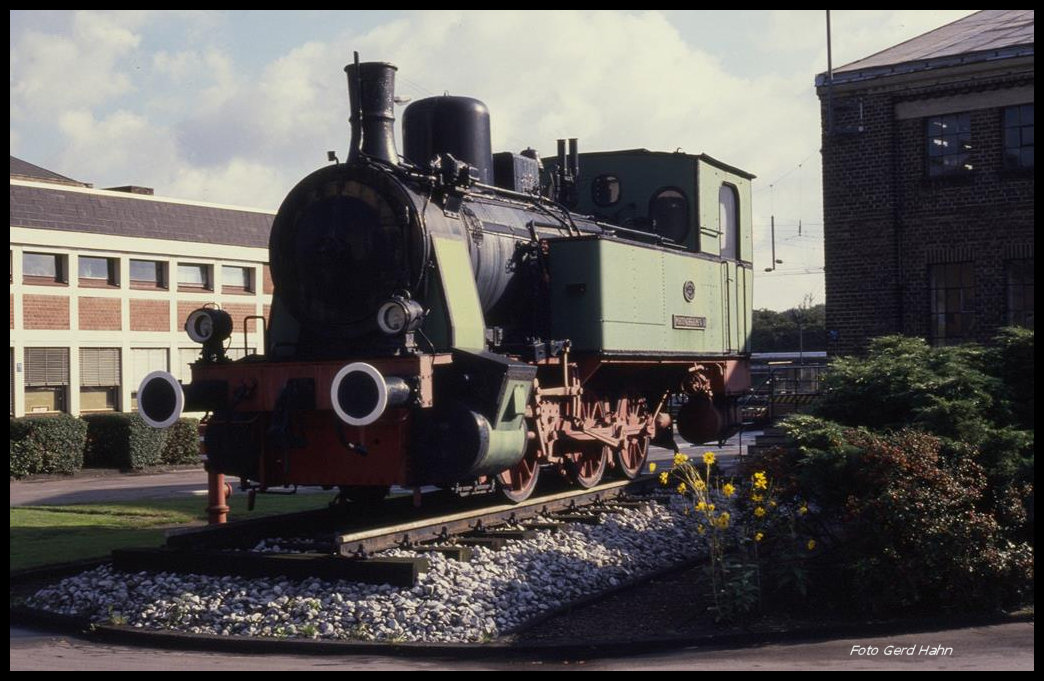 Am 6.10.1989 stand die Henschel Dampflok  Pörtingsiepen VI  noch an der Pforte des AW der RAG in Gladbeck - West. 