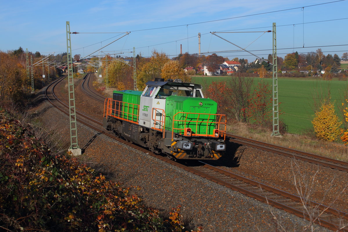 Am 6.11.2018 fuhr durch Syrau in Richtung Plauen die G1700.01 der Salzburger Eisenbahn und Transportgesellschaft.