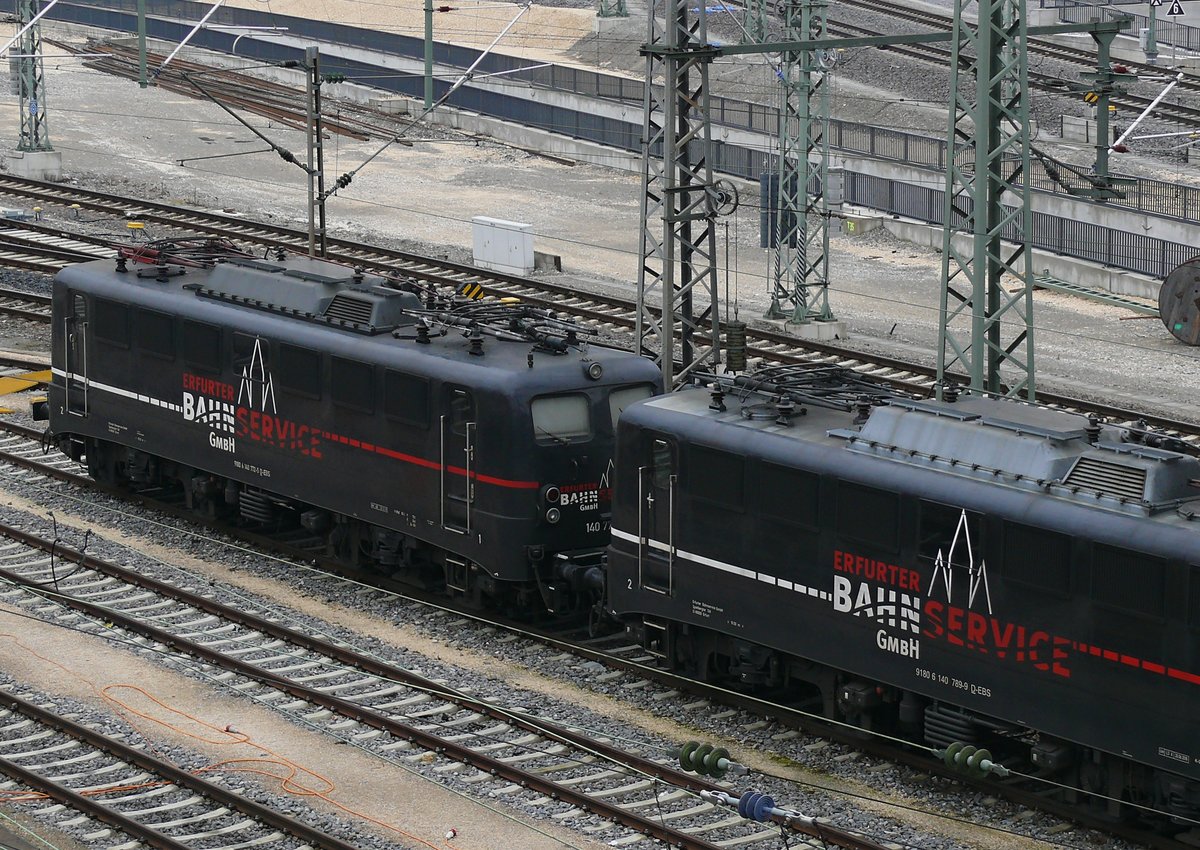 Am 6.2.21 ruhten sich 140 772 und 140 789 der Erfurter Bahn Service GmbH im Ulmer Hbf aus. Zuvor hatten sie einen langen Holzzug nach Ulm befördert.