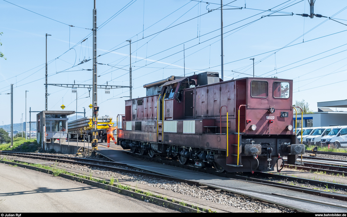 Am 6/6 18522 am 24. April 2017 am Ablaufberg im Rangierbahnhof Limmattal.