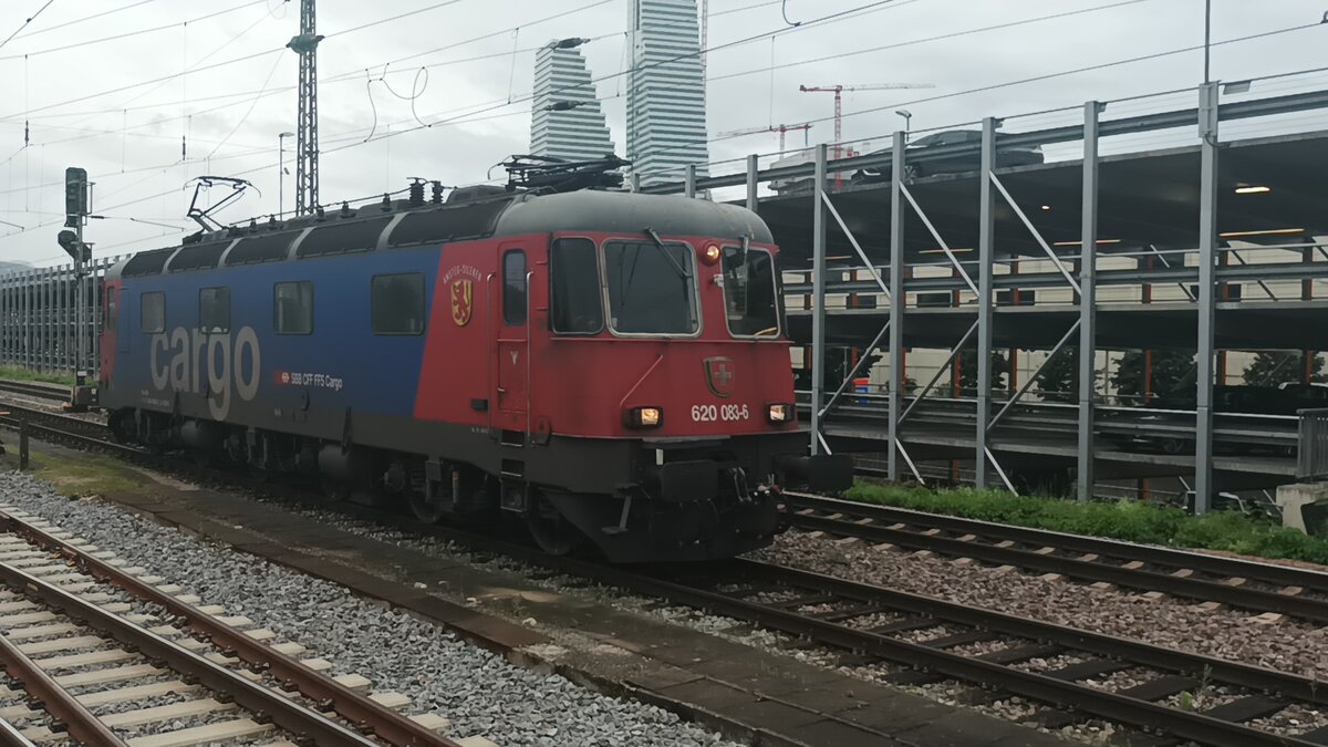 am 6.7.21 beengte mir Re 620 083-6 als Lokzug Richtung Weil am Rhein In Basel Badischer Bahnhof