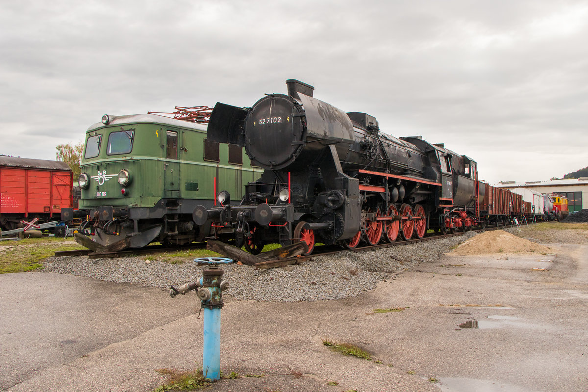 Am 7. Oktober 2018 wurden im Eisenbahnmuseum Ampflwang aufgenommen: 1010.09 und 52.7102. 