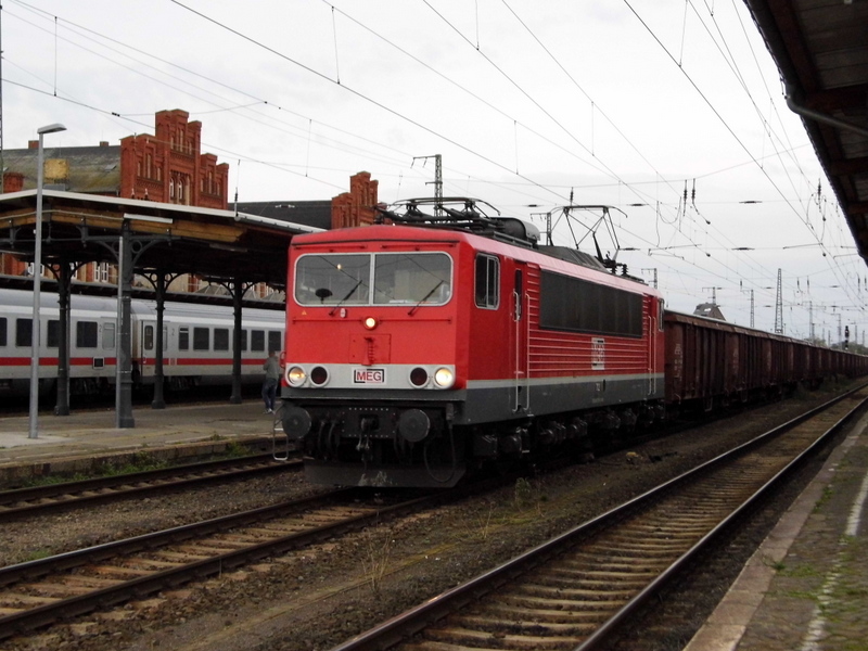 Am 7.10.2014 kam die  702 (155 179-5)  von der MEG aus Richtung Magdeburg nach Stendal und fuhr weiter in Richtung  Wittenberge .