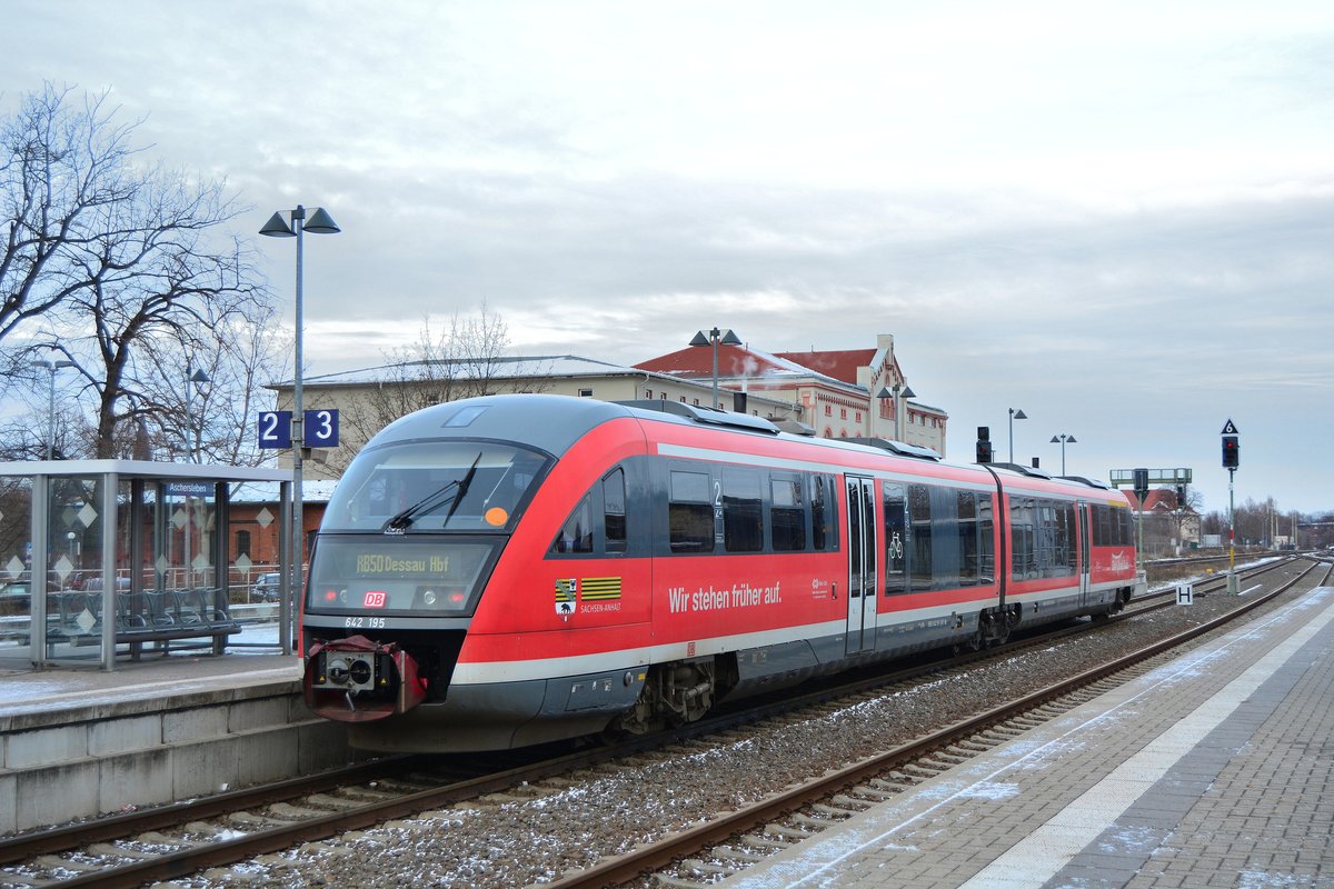Am 7.1.17 stand 642 195 als RB50 nach Dessau in Aschersleben und wartet auf Abfahrt.

Aschersleben 07.01.2017