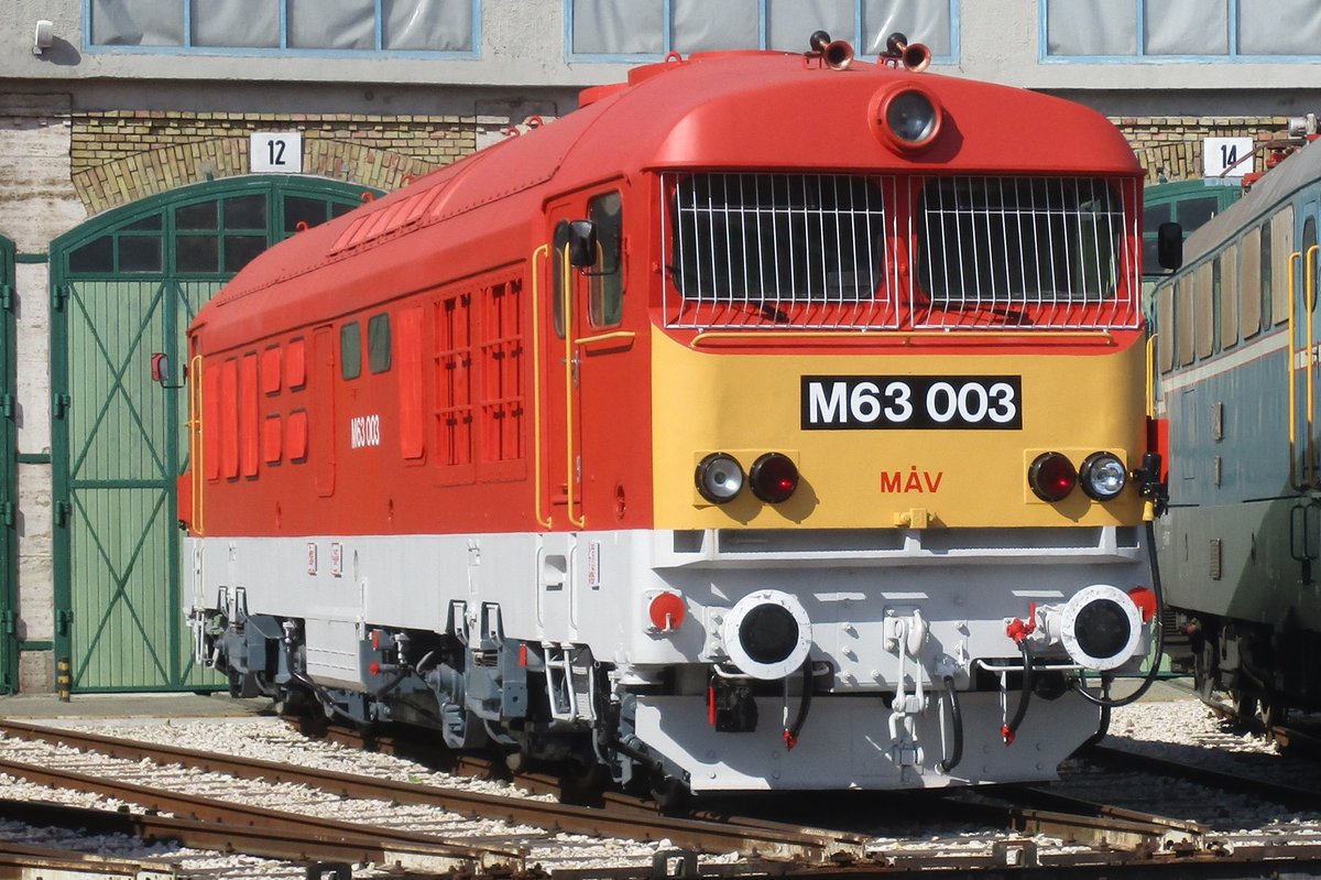 Am 8 September 2018 steht Prototyp Diesellok M63-003 ins Budapester Eisenbahnmuseum Füsti.