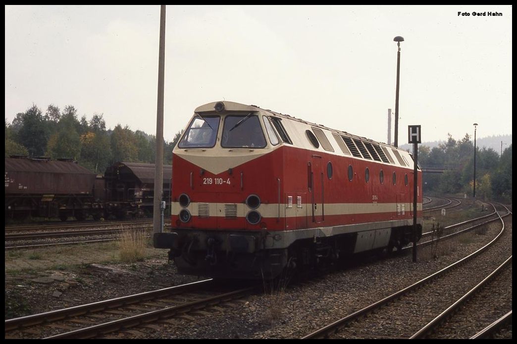 Am 8.10.1992 setzte im Bahnhof Johanngeorgenstadt die DR 219110 um 12.47 Uhr um.