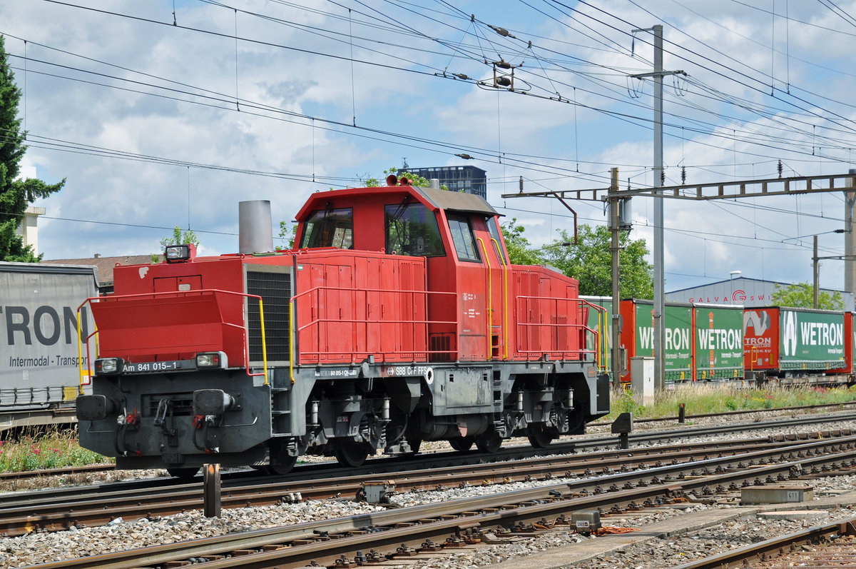 Am 841 015-1 durchfährt den Bahnhof Pratteln. Die Aufnahme stammt vom 07.06.2017.