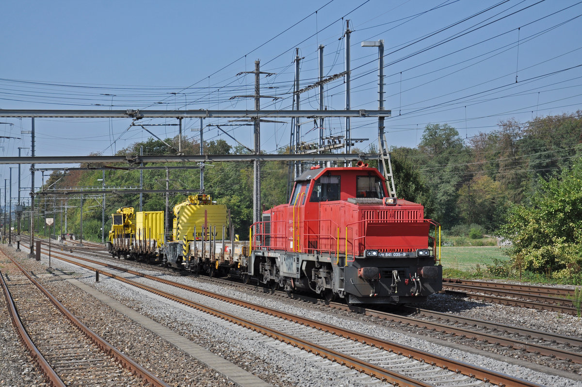 Am 841 035-9 durchfährt den Bahnhof Möhlin. Die Aufnahme stammt vom 20.08.2018.