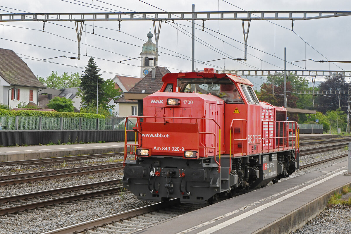 Am 843 020-9 durchfährt am 12.05.2023 solo den Bahnhof Rupperswil.