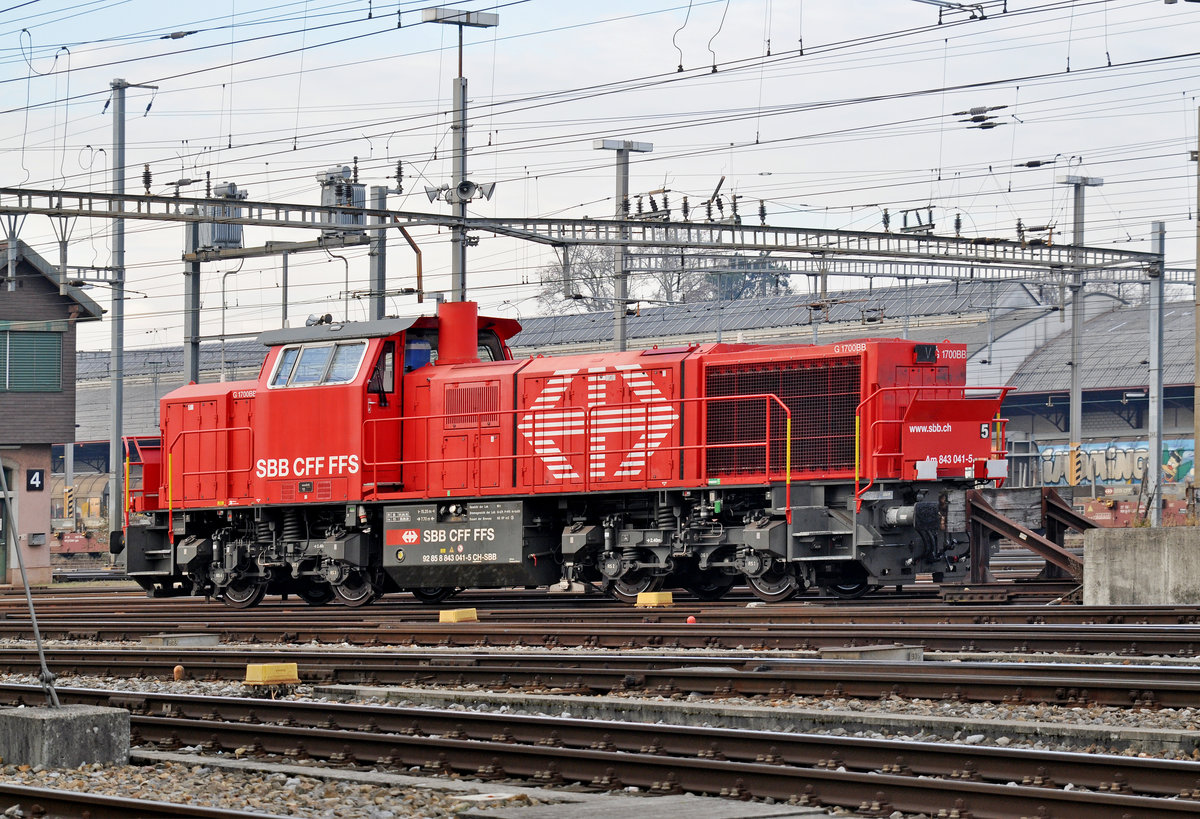 AM 843 041-5 steht auf einem Abstellgleis beim Lok Depot hinter dem Bahnhof SBB. Die Aufnahme stammt vom 13.12.2016.