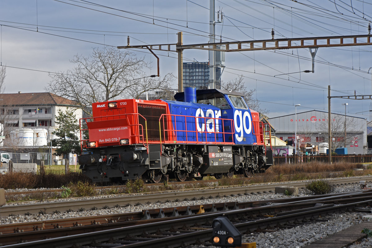 Am 843 078-7 durchfährt den Bahnhof Pratteln. Die Aufnahme stammt vom 31.12.2020.
