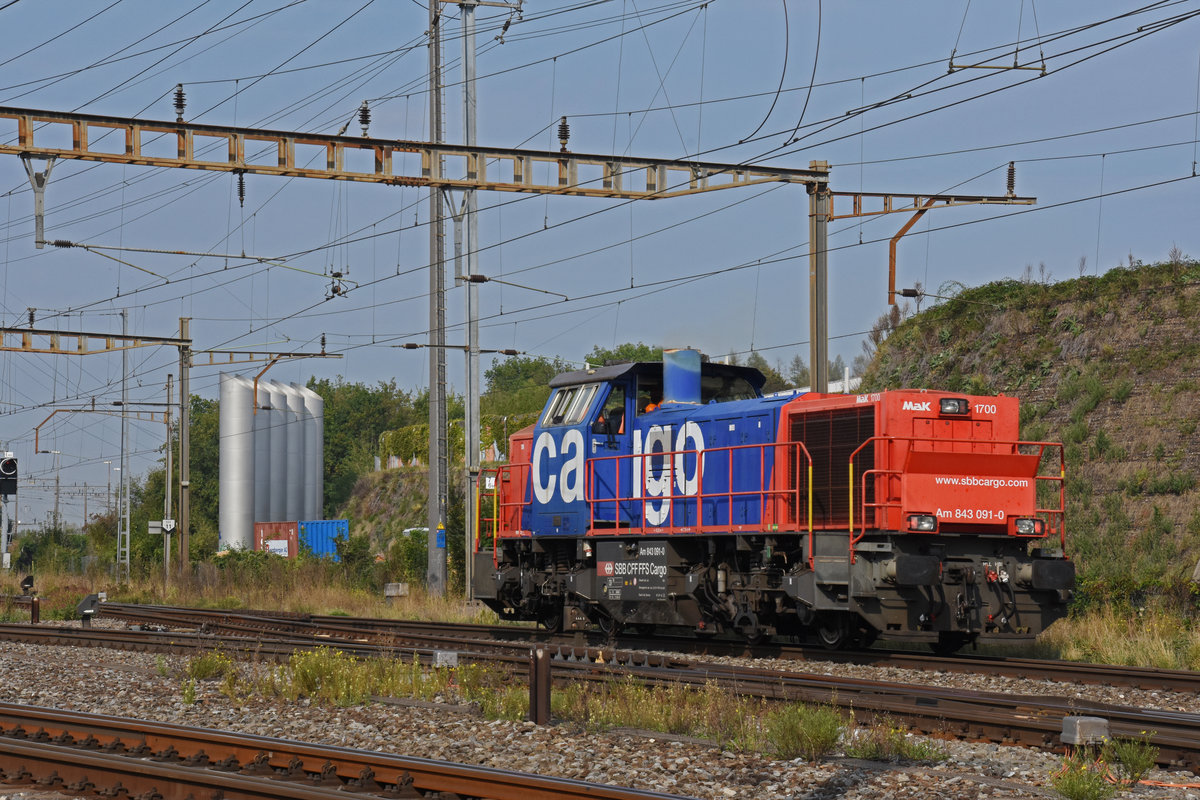 Am 843 091-0 durchfährt den Bahnhof Pratteln. Die Aufnahme stammt vom 16.09.2020.