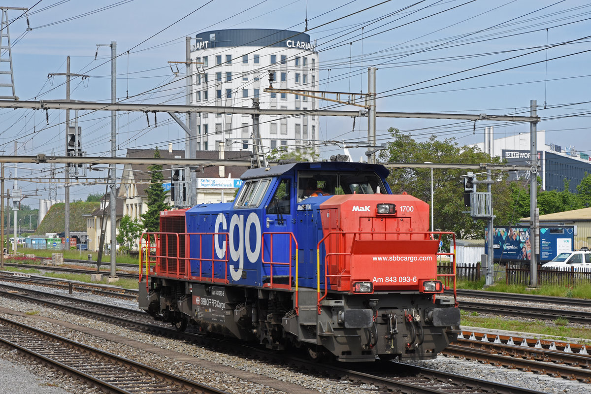 Am 843 093-6 durchfährt den Bahnhof Pratteln. Die Aufnahme stammt vom 22.05.2019.