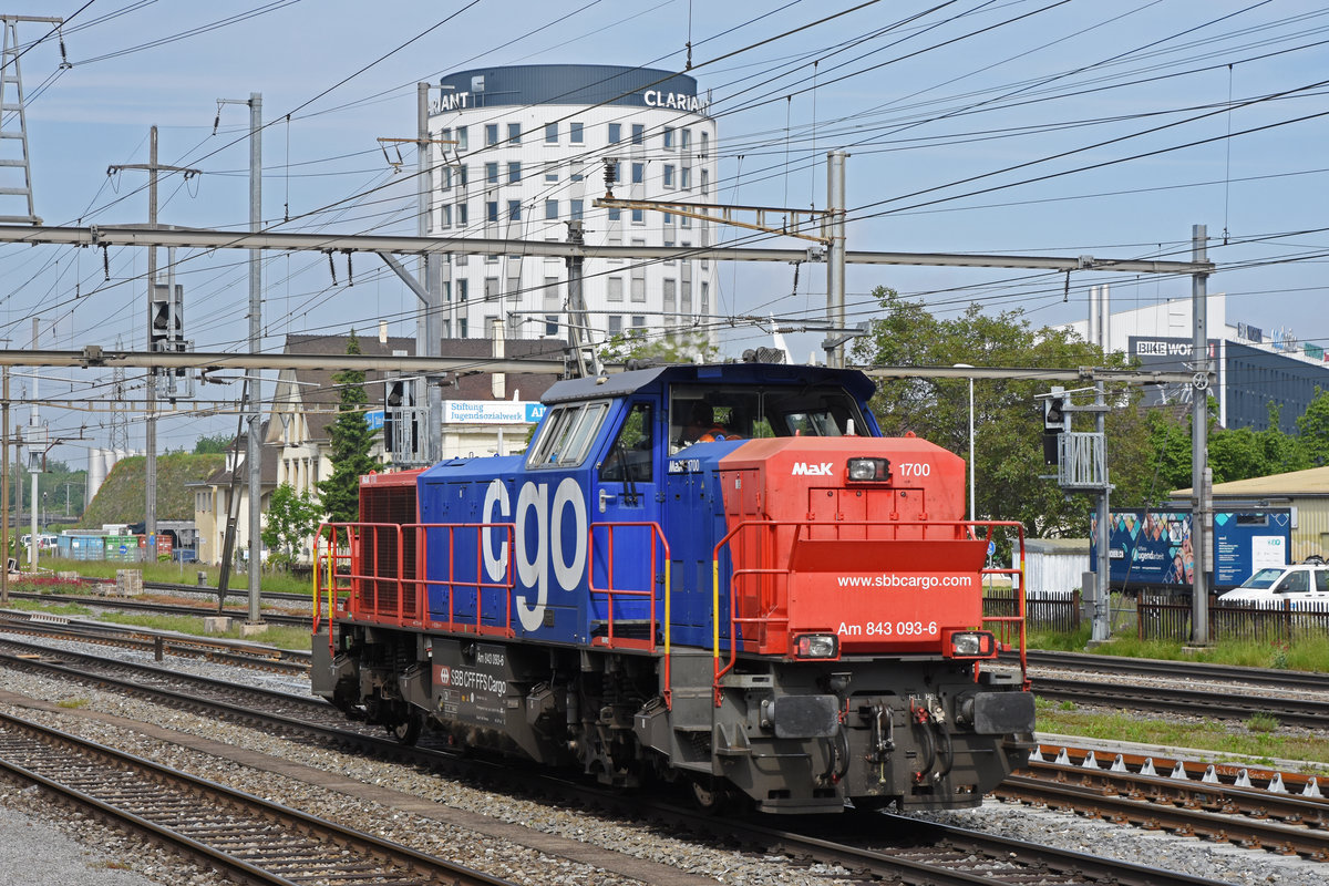 Am 843 093-6 durchfährt den Bahnhof Pratteln. Die Aufnahme stammt vom 22.05.2019.