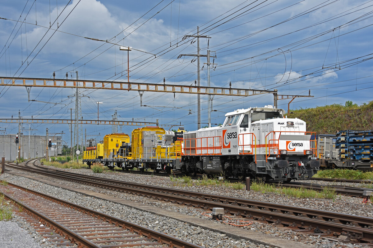 Am 843 151-2 von SERSA durchfährt den Bahnhof Pratteln. Die Aufnahme stammt vom 24.06.2022.