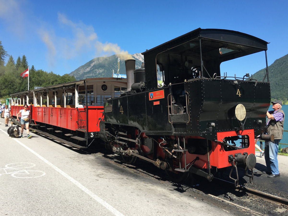 Am 8.8.2016 wartet Zahnradlok Nummer 4 (Hannah) mit dem nächsten Zug nach Jenbach am Bahnhof Seespitz.