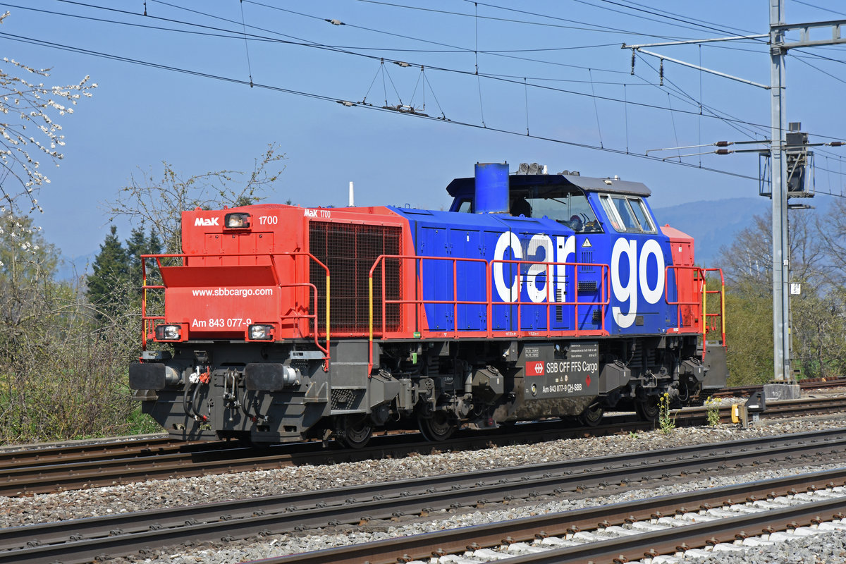 Am 8943 077-9 verlässt den Bahnhof Möhlin. Die Aufnahme stammt vom 15.04.2019.