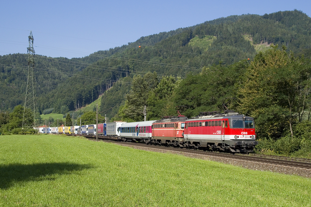Am 9. August 2016 ist 1142 618 gemeinsam mit 1142 567 mit der Rollenden Landstraße 41402 von Maribor Tezno nach Wels unterwegs und konnte bei Peugen festgehalten werden. 