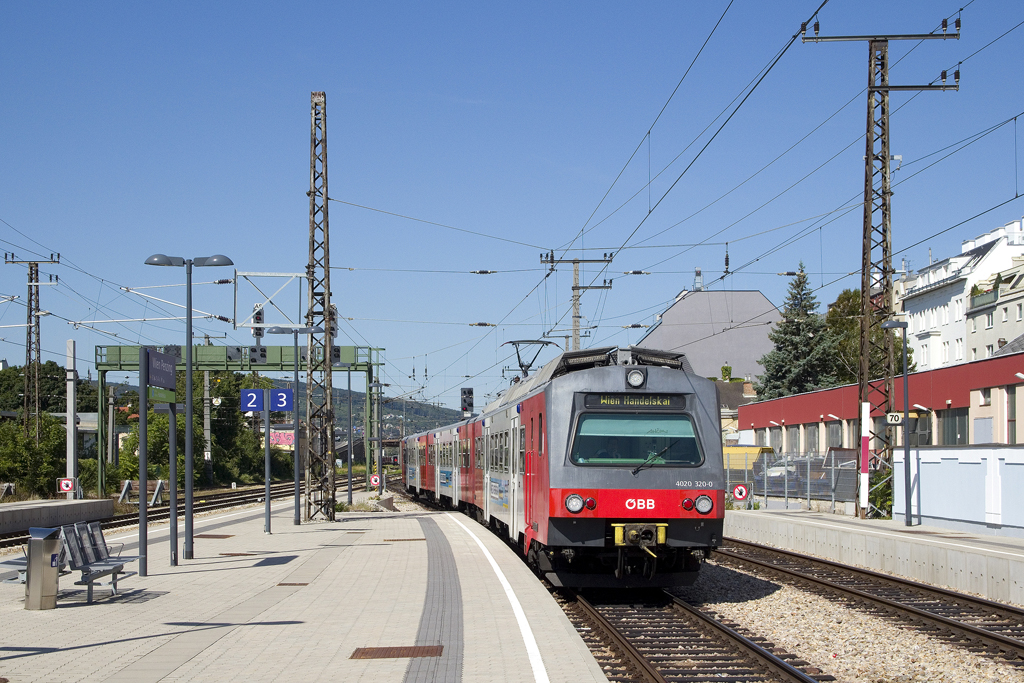 Am 9. August 2019 erreicht 4020 320 als SB 20571 den Bahnhof Wien Penzing auf seiner Fahrt nach Wien Handelskai. 