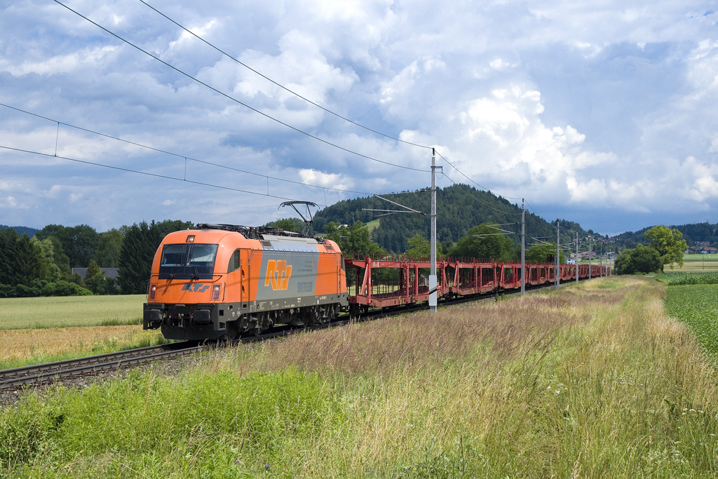 Am 9. Juli 2016 ist 2016 902 mit dem DG 45442 von Koper über Ljubljana nach Villach unterwegs, wo der Zug von einer anderen Lok übernommen wird und konnte nahe Faak am See festgehalten werden.