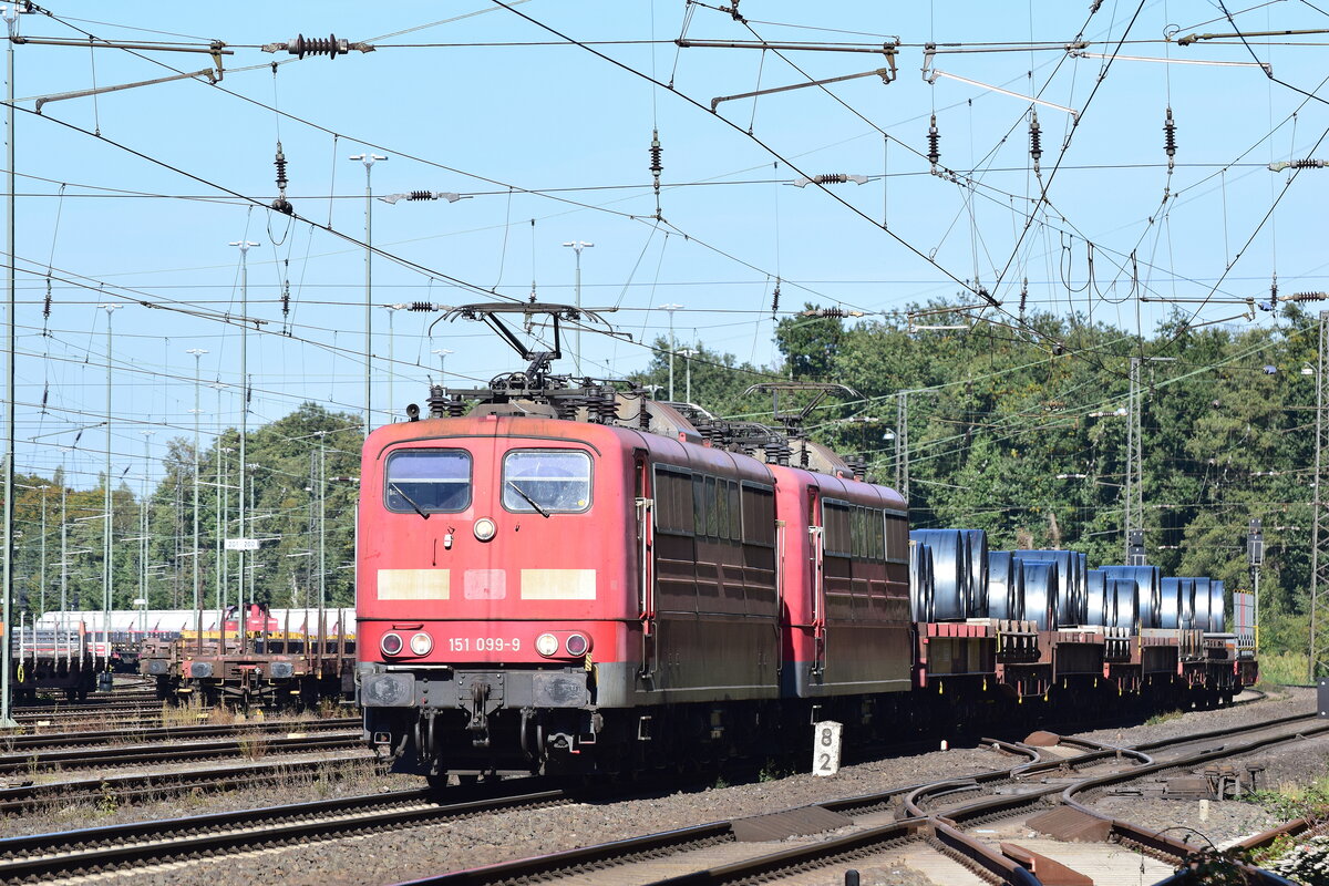 Am 9. Oktober konnte ich in Duisburg Entenfang den Andernacher Coil Zug mit 151 099 an der Spitze aufnehmen.

Duisburg 09.10.2022