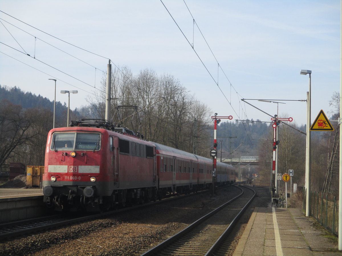 Am 9.2.2020 konnte ich die 111 060-0 mit ihrem RE90 ( Go Ahead Ersatzzug )auf ihrer fahrt von Stuttgart nach Nürnberg in Fichtenberg fotografieren.