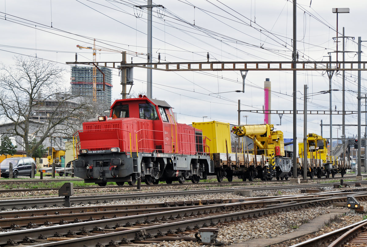 Am 941 017-7 durchfährt den Bahnhof Pratteln. Die Aufnahme stammt vom 20.03.2017.