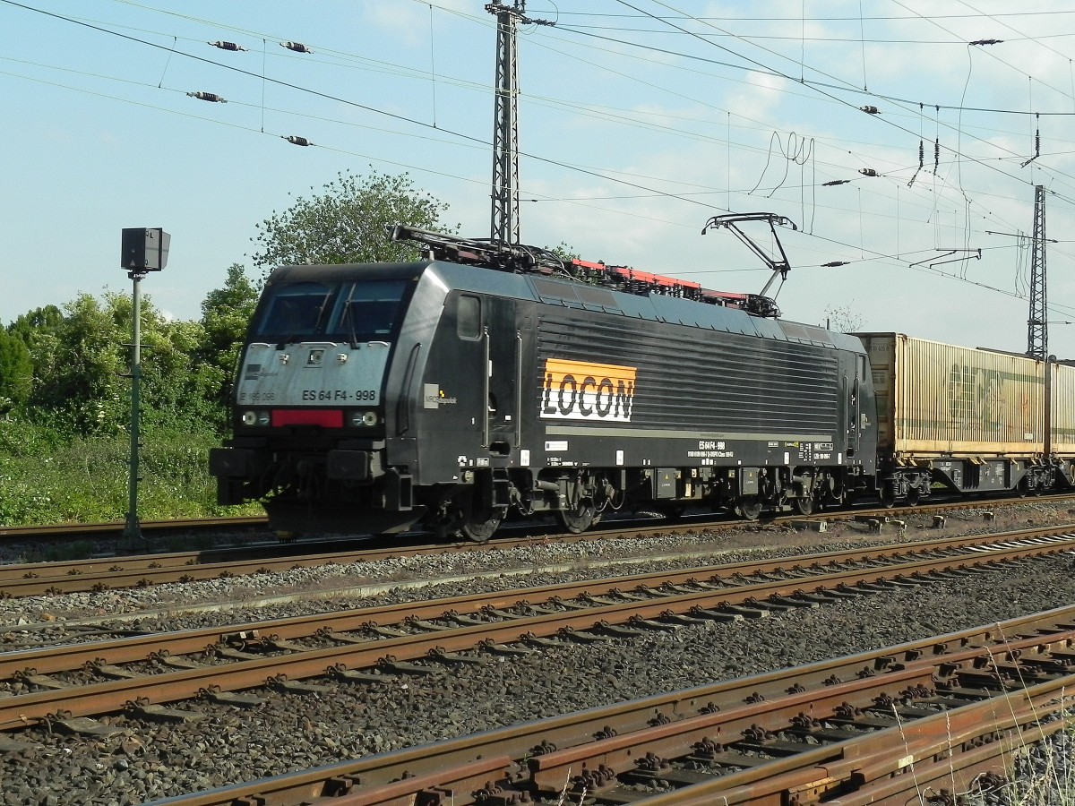Am 9.6.15 kam 189 098 von LOCON mit einem Containerzug durch Grevenbroich gefahren.

Grevenbroich 09.06.2015