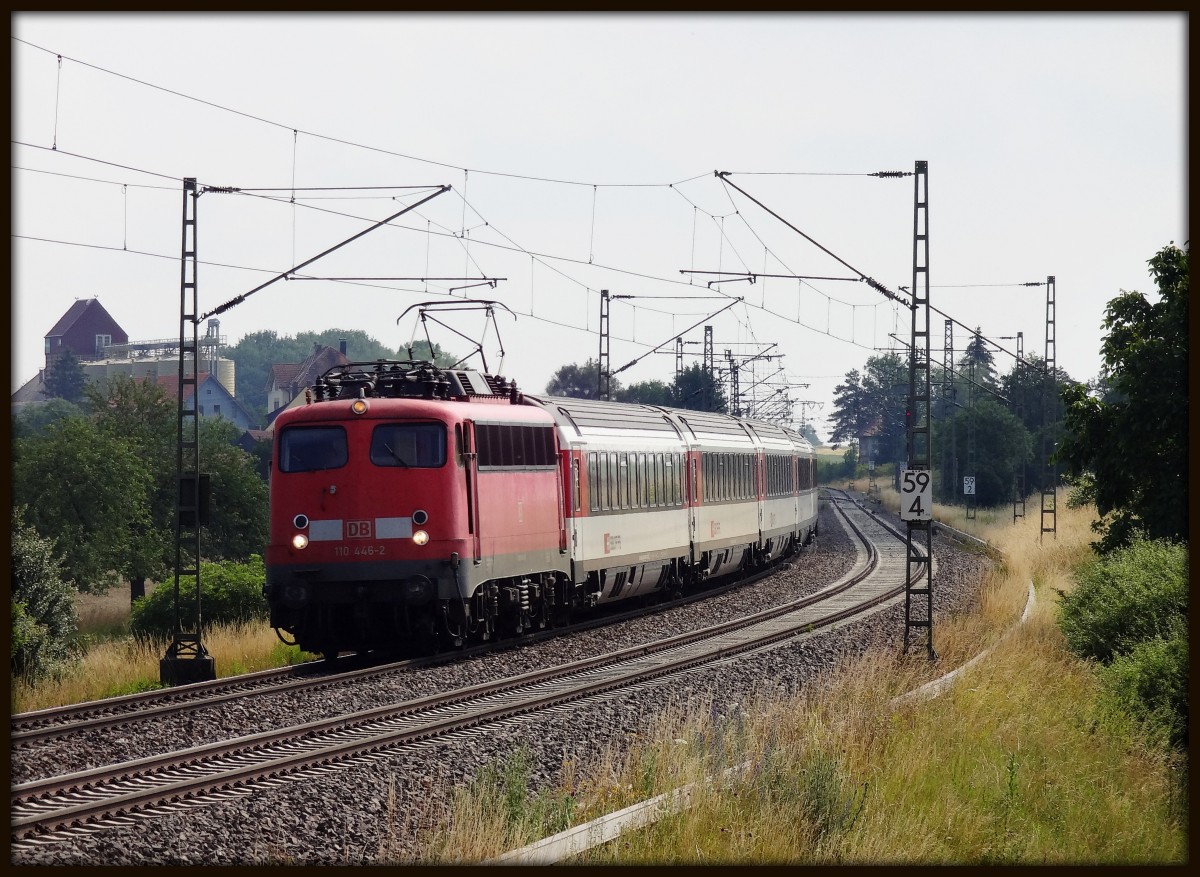 Am 9.7.13 durfte die inzwischen verschrottete 110 446 ihren letzten Fernverkehrszug befördern. Aufgenommen bei Eutingen im Gäu. 