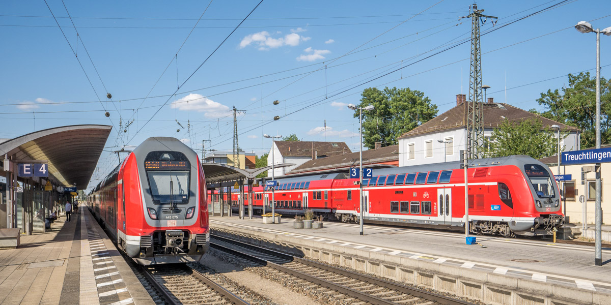Am 9.8.22 trafen sich in Treuchtlingen die Twindexxs (ist das die richtige Mehrzahl?) 445 075 auf Gleis 4 und 445 091 auf Gleis 1. 