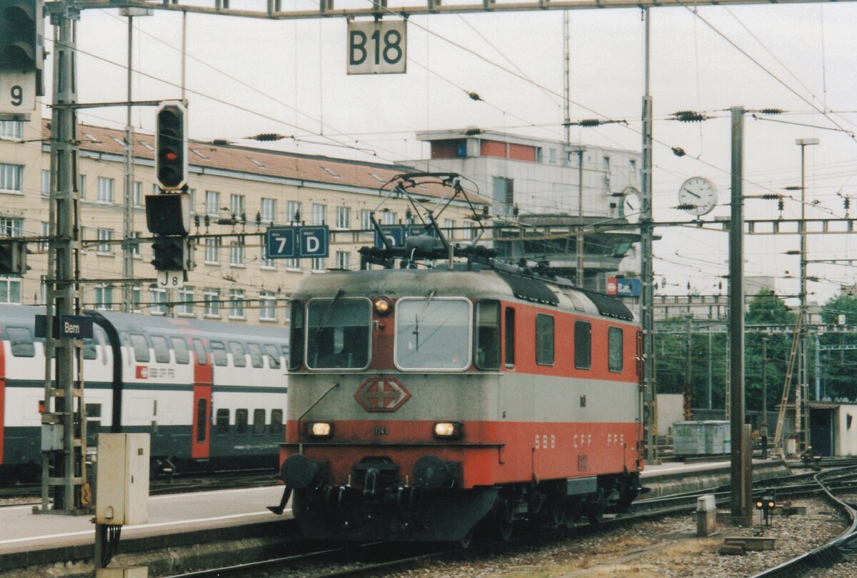 Am Abend von 24 Mai 2002 lauft 11141 in Bern um. Sie tragt dann noch die Swiss-Express-Farben.